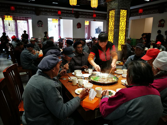 公司開展“百善孝為先，公益火鍋宴”慶祝重陽佳節(jié)