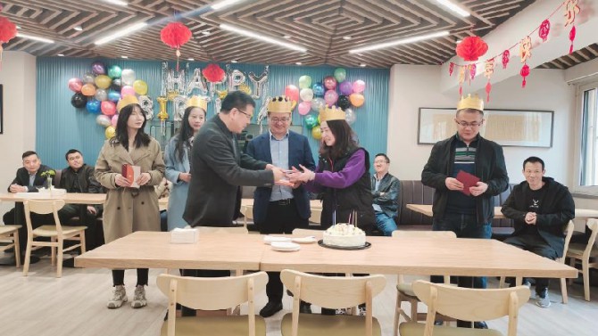 時光雖忙碌，我們一起成長