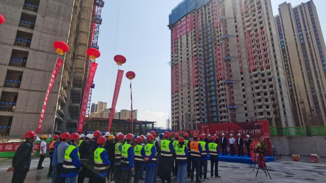 封頂大吉 美好可期--臨夏百酈天香項目7#、9#樓主體順利封頂