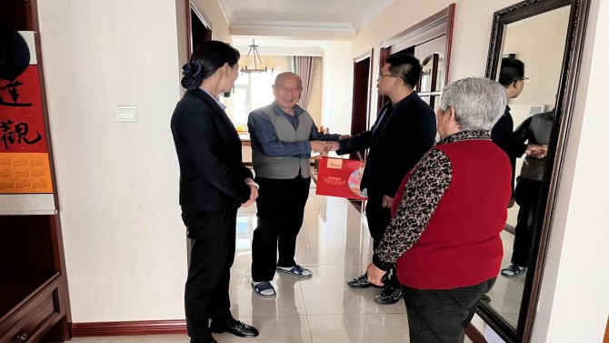 紅色物業(yè)，情暖中秋 ——上尚宅物業(yè)中心慰問孤寡老人