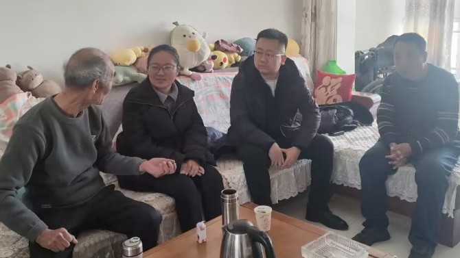 歲寒送暖  喜迎新春——物業(yè)公司黨支部聯(lián)合段家灘西社區(qū)開展節(jié)前走訪慰問活動(dòng)